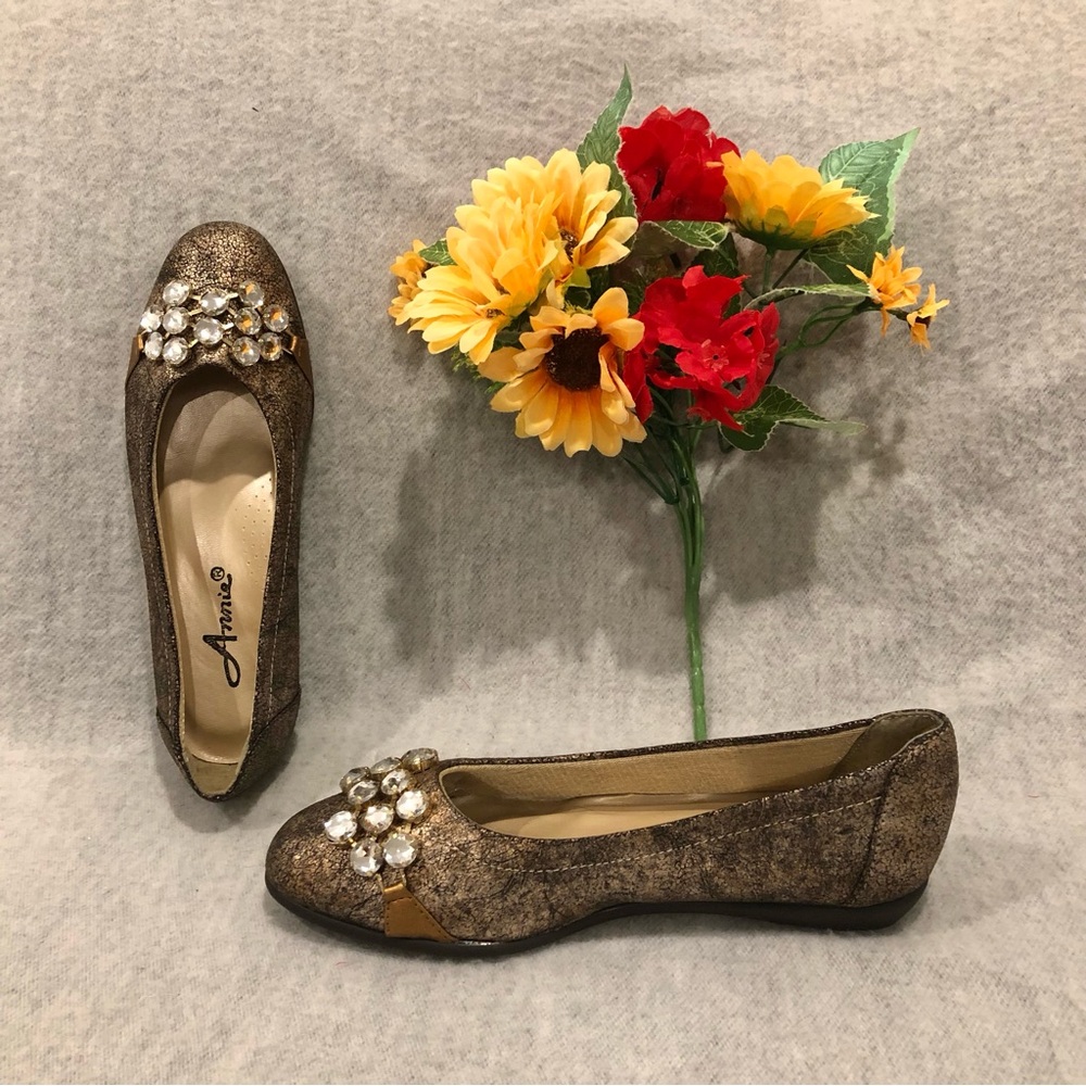 NWOT - Annie Gold & Black Sparkle Ballet Flats with Crystal Embellishments